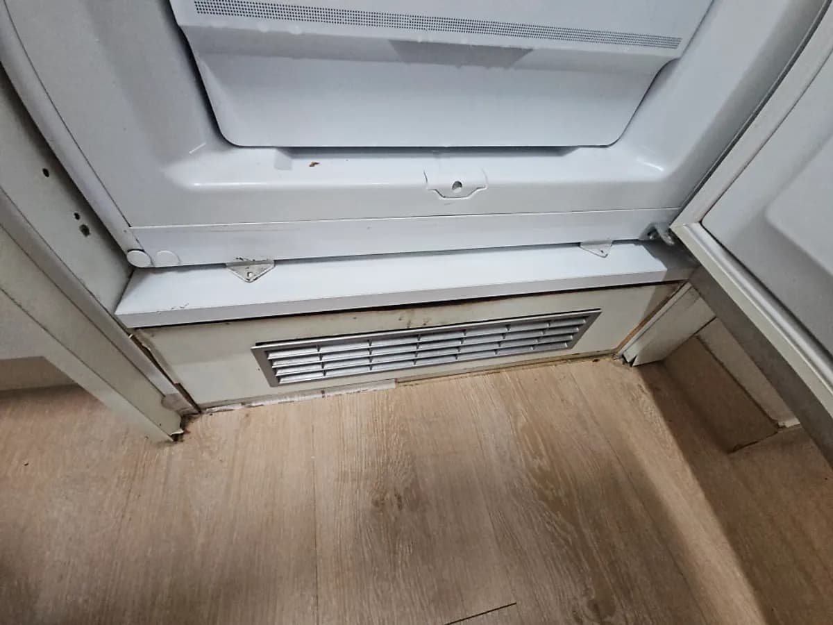 물먹어 썩은 밑판만 새로 제작 시공 후