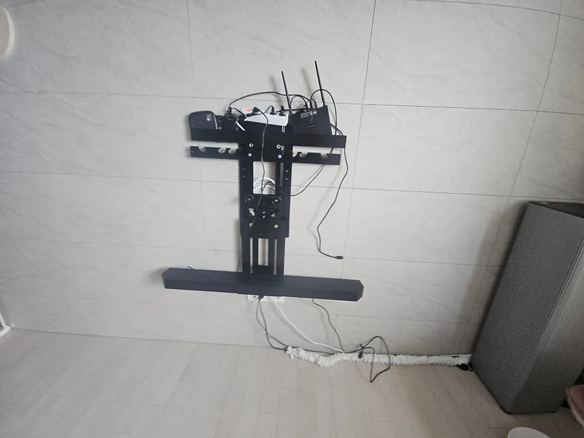 벽걸이 철거 후 거치대 조립 설치 시공 전