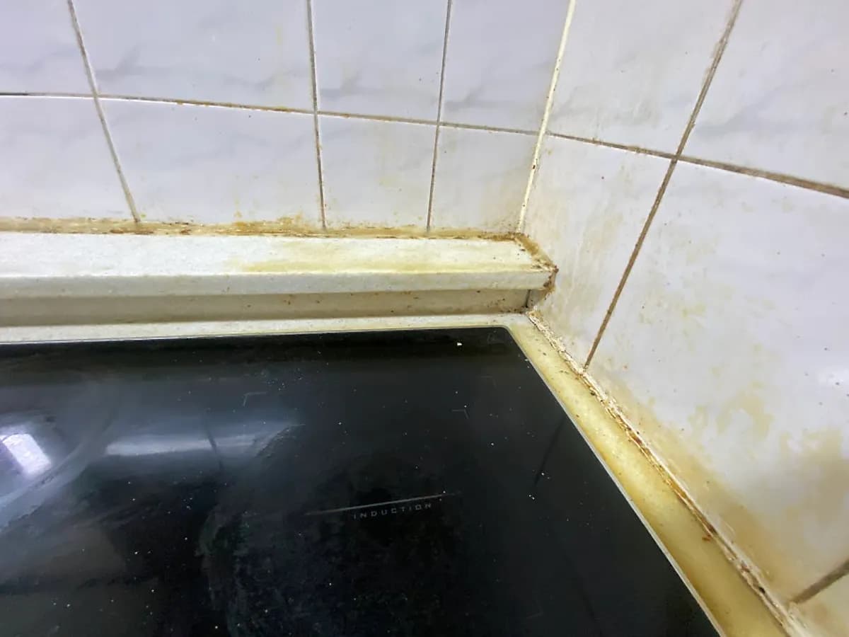 싱크대 둘레 실리콘 재시공 시공 전