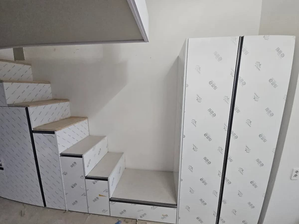 오피스텔 계단 아래 수납장 맞춤 제작 시공 후