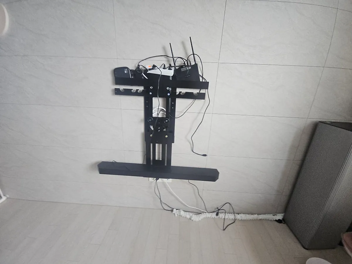 벽걸이 철거 후 거치대 조립 설치 시공 전